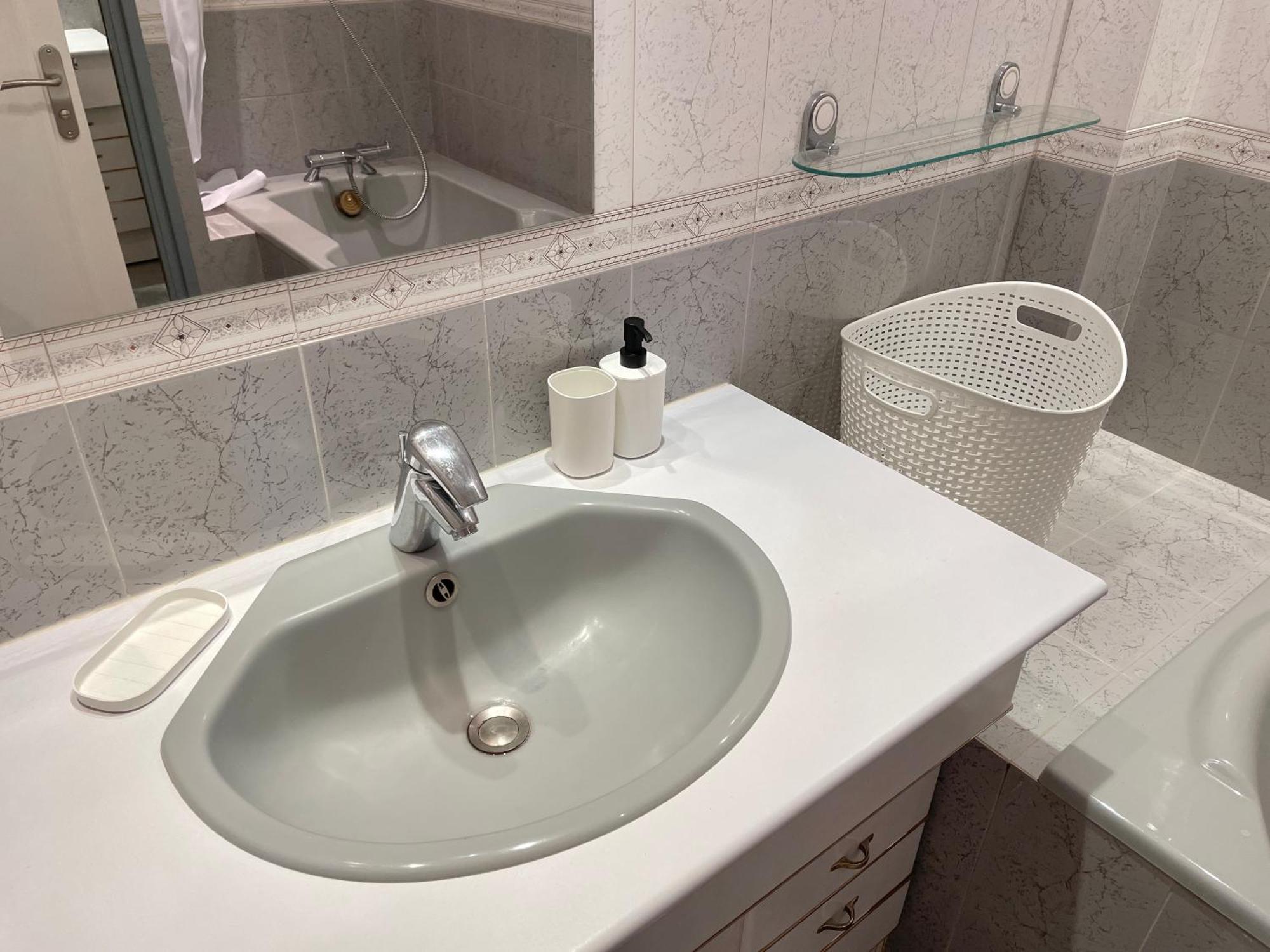 Appartement Confortable, Centre-Ville 特鲁瓦 外观 照片