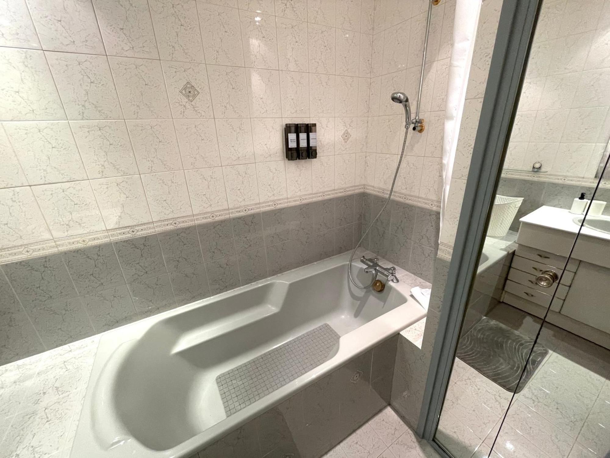 Appartement Confortable, Centre-Ville 特鲁瓦 外观 照片